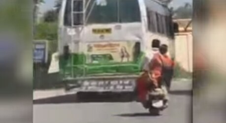 ਮੁਫਤ ਸਫਰ: ਕੈਪਟਨ ਦੀਆਂ ਬੱਸਾਂ ਅੱਗੇ-ਅੱਗੇ ਤੇ ਮਹਿਲਾ ਸਵਾਰੀਆਂ ਪਿੱਛੇ-ਪਿੱਛੇ, ਵੇਖੋ ਦਿਲ ਕੰਬਾਊ ਵੀਡੀਓ...