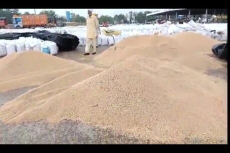 ਗੁਰਦਾਸਪੁਰ: ਮੀਂਹ ਵਿਚ ਫਸਲ ਤੇ ਗਰੀਬਾਂ ਨੂੰ ਵੰਡਿਆ ਜਾਣ ਵਾਲਾ ਰਾਸ਼ਨ ਭਿੱਜਿਆ