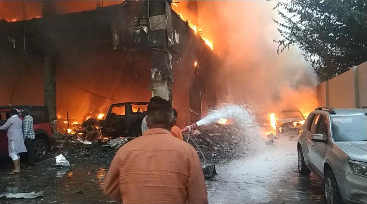 mahindra showroom fire