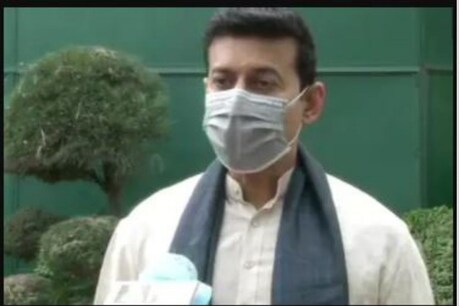 ਰਾਜਵਰਧਨ ਰਾਠੌਰ ਦਾ ਰਾਹੁਲ-ਪ੍ਰਿਅੰਕਾ ‘ਤੇ ਨਿਸ਼ਾਨਾ, ਕਿਹਾ –ਤੁਸੀਂ ਲੋਕ ਕੋਰੋਨਾ ਲੜਾਈ ‘ਚ ਸ਼ਾਮਿਲ ਨਹੀਂ