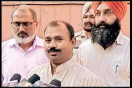 ਫਿਰੋਜਪੁਰ- RSS ਦੇ ਪ੍ਰਚਾਰਕ ਦੀ ਗੱਡੀ ਦੀ ਸ਼ੀਸ਼ੇ ਭੰਨੇ, 5 ਖਿਲਾਫ ਮਾਮਲਾ ਦਰਜ