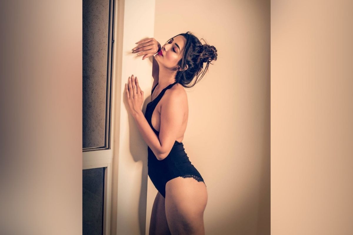  ਹੀਨਾ ਦੇ ਇੰਸਟਾਗ੍ਰਾਮ 'ਤੇ 5 ਲੱਖ ਤੋਂ ਜ਼ਿਆਦਾ ਫਾਲੋਅਰਜ਼ (Heena Panchal Instagram), ਜੋ ਉਸਦੀ ਫੋਟੋਆਂ ਅਤੇ ਵੀਡੀਓ ਨੂੰ ਪਸੰਦ ਕਰਦੇ ਹਨ।