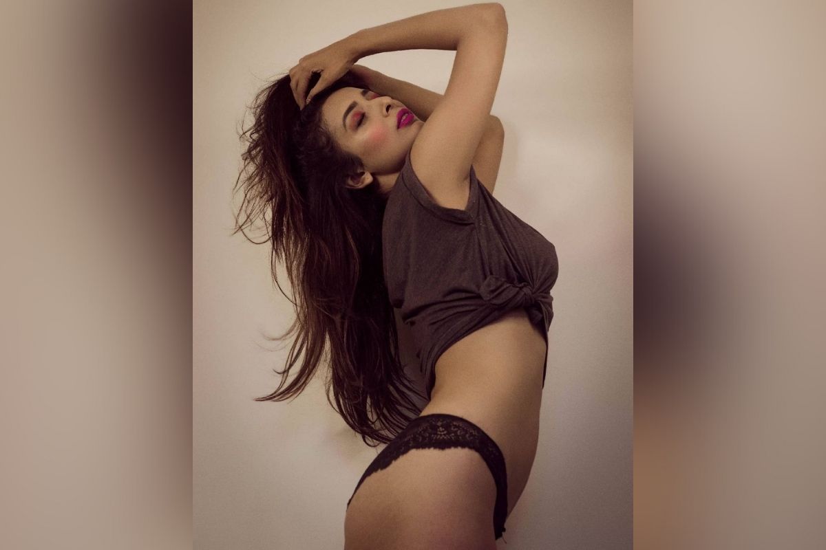  ਹੀਨਾ ਨੇ ਆਪਣੇ ਫਿਲਮੀ ਕਰੀਅਰ ਦੀ ਸ਼ੁਰੂਆਤ ਸਾਲ 2014 ਵਿੱਚ ਰਿਲੀਜ਼ ਹੋਈ ਬਾਲੀਵੁੱਡ ਫਿਲਮ ਹਮ ਹੈਂ ਤੀਨ ਖੁਰਾਫਤੀ (Hum Hain Teen Khurafati) ਨਾਲ ਕੀਤੀ ਸੀ।