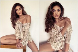 ਸ਼ੈਫਾਲੀ ਜਰੀਵਾਲਾ ਨੇ ਨੈੱਟ ਟਾਪ 'ਤੇ ਗਲੈਮਰਸ ਲੁੱਕ ਵਿਖਾਈ, ਵੇਖੋ ਵਾਇਰਲ ਫੋਟੋਆਂ