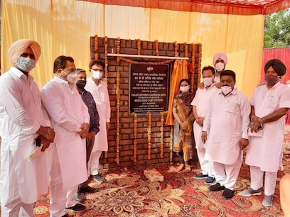 ਖ਼ਜ਼ਾਨਾ ਮੰਤਰੀ ਨੇ ਉਡਾਈਆਂ ਸਰਕਾਰੀ ਨਿਯਮਾਂ ਦੀਆਂ ਧੱਜੀਆਂ, ਬਿਜਲੀ ਗਰਿੱਡ ਦਾ ਨੀਂਹ ਪੱਥਰ