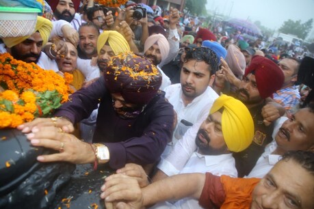 ਨਵਜੋਤ ਸਿੰਘ ਸਿੱਧੂ ਵੱਲੋਂ ਖਟਕੜ ਕਲਾਂ ਵਿਖੇ ਸ਼ਹੀਦਾਂ ਨੂੰ ਸਿਜਦਾ