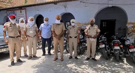 ਥਾਣਾ ਗਿੱਦੜਬਾਹਾ ਦੀ ਪੁਲਿਸ ਵੱਲੋਂ 10 ਚੋਰੀ ਦੇ ਮੋਟਰਸਾਇਕਲਾਂ ਤੇ 1 ਕਾਰ ਸਣੇ 8 ਕਾਬੂ