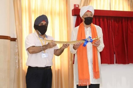 Video: ਸਿੰਗਾਪੁਰ ਦੇ PM ਦਸਤਾਰ ਸਜਾ ਕੇ ਬੋਲੇ-,‘ ਸਤਿ ਸ੍ਰੀ ਅਕਾਲ’, ਗੁਰਦੁਆਰੇ ਦਾ ਕੀਤਾ ਉਦਘਾਟਨ
