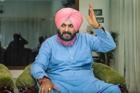 Punjab Congress Crisis: ਨਵਜੋਤ ਸਿੱਧੂ ਦੀ ਦਰਬਾਰ ਸਾਹਿਬ ਫੇਰੀ ਬਣੀ ‘ਪਾਵਰ ਸ਼ੋਅ’, ਕੈਪਟਨ ਧੜਾ ਵੀ ਸਰਗਰਮ