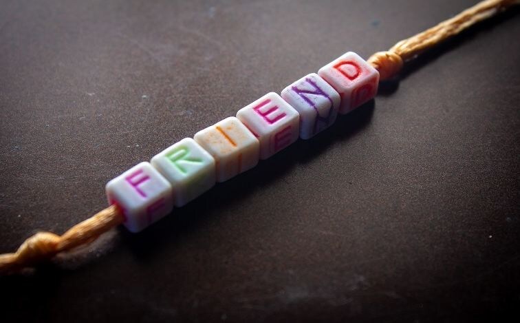 Friendship Day Gift: Make friends happy by giving these unique gifts