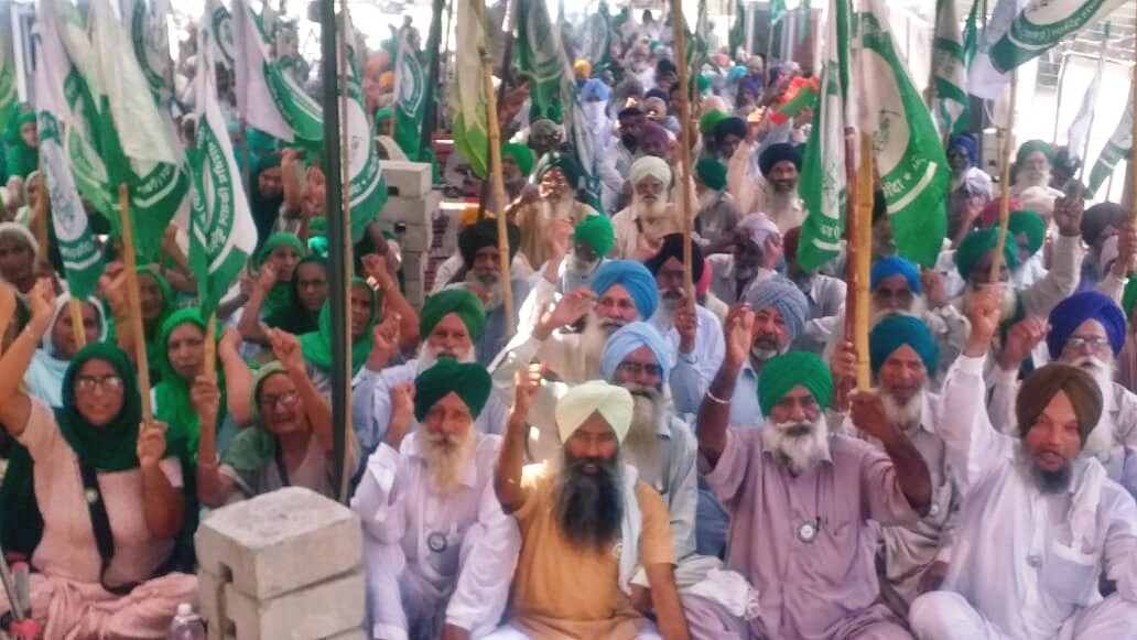 Barnala administration bows before farmers, cremation of Shaheed Nirmal Singh after compensation to family