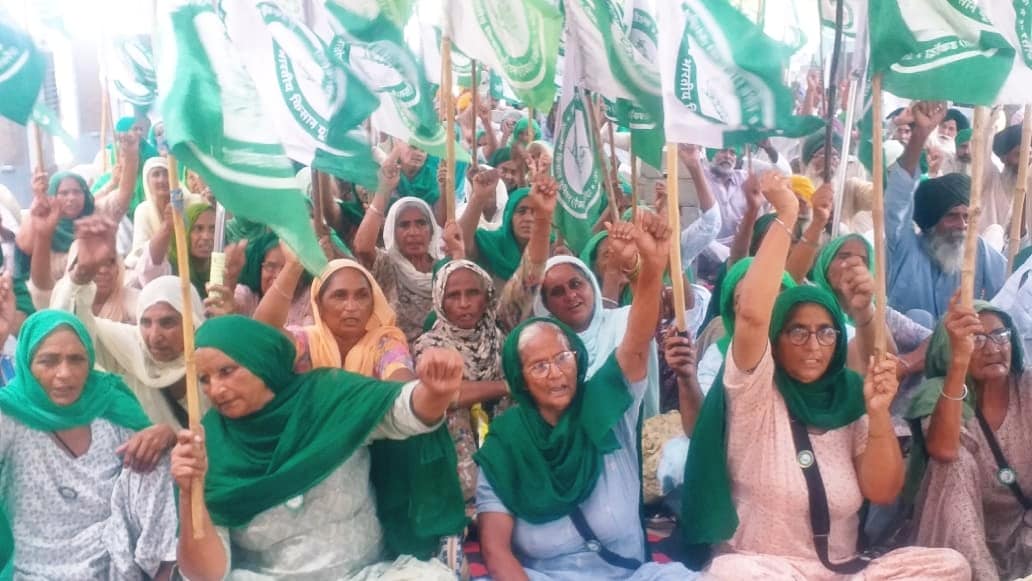 Barnala administration bows before farmers, cremation of Shaheed Nirmal Singh after compensation to family
