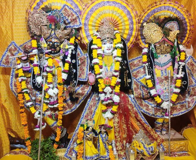 Devotees adorned Lord Krishna on the occasion of his eighth birth in Amritsar