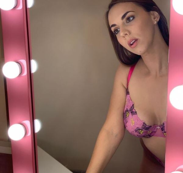  ਸਮੇਂ ਦੇ ਬਦਲਣ ਨਾਲ ਰਿਸ਼ਤਿਆਂ ਵਿੱਚ ਬਦਲਾਅ ਦਿਸਣ ਲੱਗਾ ਹੈ। ਇਸ ਤਰ੍ਹਾਂ ਅੱਜਕੱਲ੍ਹ ਰਿਸ਼ਤੇ (Relationship) ਵਿੱਚ ਉਤਸ਼ਾਹ ਵਧਾਉਣ ਲਈ, ਵੱਖ -ਵੱਖ ਤਰ੍ਹਾਂ ਦੇ ਸੰਕਲਪਾਂ (Relationship Concepts) ਦੀ ਖੋਜ ਕੀਤੀ ਜਾ ਰਹੀ ਹੈ। (Image: Instagram)