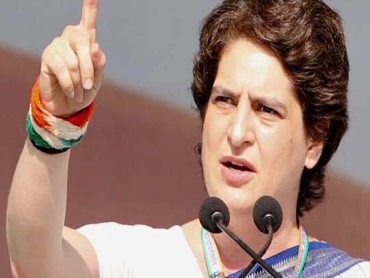Priyanka Gandhi Corona Positive: ਕਾਂਗਰਸ (Congress) ਪਾਰਟੀ ਦੀ ਰਾਸ਼ਟਰੀ ਜਨਰਲ ਸਕੱਤਰ ਪ੍ਰਿਅੰਕਾ ਗਾਂਧੀ (Priyanka Gandhi) ਕੋਰੋਨਾ ਸੰਕਰਮਿਤ ਹੋ ਗਈ ਹੈ। ਉਨ੍ਹਾਂ ਨੇ ਖੁਦ ਟਵੀਟ ਕਰਕੇ ਇਸ ਦੀ ਜਾਣਕਾਰੀ ਦਿੱਤੀ ਹੈ। ਪ੍ਰਿਯੰਕਾ ਗਾਂਧੀ ਨੇ ਟਵੀਟ ਕਰਕੇ ਲਿਖਿਆ ਕਿ ਉਹ ਹਲਕੇ ਲੱਛਣਾਂ ਨਾਲ ਕੋਰੋਨਾ ਪਾਜ਼ੀਟਿਵ ਹੋ ਗਈ ਹੈ। ਸਾਰੇ ਪ੍ਰੋਟੋਕੋਲ ਦੀ ਪਾਲਣਾ ਕਰਦੇ ਹੋਏ, ਮੈਂ ਆਪਣੇ ਆਪ ਨੂੰ ਘਰ ਵਿੱਚ ਕੁਆਰੰਟੀਨ ਕੀਤਾ ਹੈ। ਮੈਂ ਉਨ੍ਹਾਂ ਲੋਕਾਂ ਨੂੰ ਬੇਨਤੀ ਕਰਾਂਗਾ ਜੋ ਮੇਰੇ ਸੰਪਰਕ ਵਿੱਚ ਆਏ ਹਨ ਸਾਰੀਆਂ ਲੋੜੀਂਦੀਆਂ ਸਾਵਧਾਨੀਆਂ ਵਰਤਣ।
