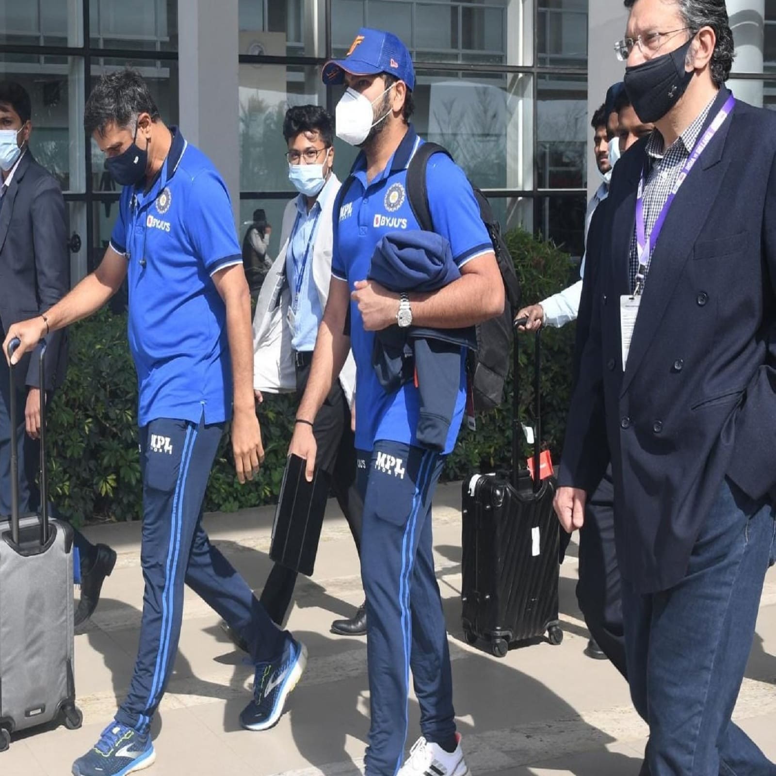  ,[object Object], ਰੋਹਿਤ ਸ਼ਰਮਾ (Rohit Sharma) ਦੀ ਭਾਰਤੀ ਟੀਮ (Indian Cricket Team) ਦਾ ਜੇਤੂ ਸਫਰ ਜਾਰੀ ਹੈ। ਪਹਿਲਾਂ ਵੈਸਟਇੰਡੀਜ਼ ਖਿਲਾਫ ਵਨਡੇ ਅਤੇ ਟੀ-20 ਸੀਰੀਜ਼ 'ਚ ਕਲੀਨ ਸਵੀਪ ਅਤੇ ਫਿਰ ਸ਼੍ਰੀਲੰਕਾ (Sri Lanka) 'ਤੇ ਟੀ-20 ਸੀਰੀਜ਼ (T-20) 'ਚ ਕਲੀਨ ਸਵੀਪ। ਹੁਣ ਭਾਰਤੀ ਟੀਮ ਇੰਡੀਆ ਨਜ਼ਰਾਂ ਸ਼੍ਰੀਲੰਕਾ ਦੇ ਖਿਲਾਫ 2 ਮੈਚਾਂ ਦੀ ਟੈਸਟ ਸੀਰੀਜ਼ (Ind-sl test series) 'ਤੇ ਹਨ।