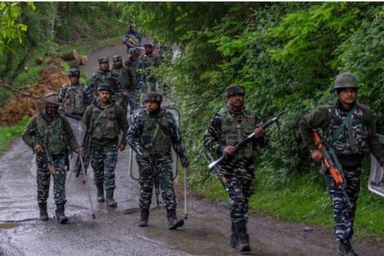 Jammu Kashmir, Kashmir News, anti-terrorist operations: ਜਾਇਜ਼ ਯਾਤਰਾ ਦਸਤਾਵੇਜ਼ਾਂ 'ਤੇ ਪਾਕਿਸਤਾਨ (Pakistan News) ਗਏ 17 ਕਸ਼ਮੀਰੀ ਨੌਜਵਾਨ, ਜੋ ਗੁਪਤ ਰੂਪ 'ਚ ਘਾਟੀ ਪਰਤ ਆਏ ਸਨ, ਅੱਤਵਾਦ ਵਿਰੋਧੀ ਕਾਰਵਾਈਆਂ (Anti-Terrorist Operations)  'ਚ ਮਾਰੇ ਗਏ ਹਨ। ਇਹ ਜਾਣਕਾਰੀ ਅਧਿਕਾਰੀਆਂ ਨੇ ਦਿੱਤੀ।