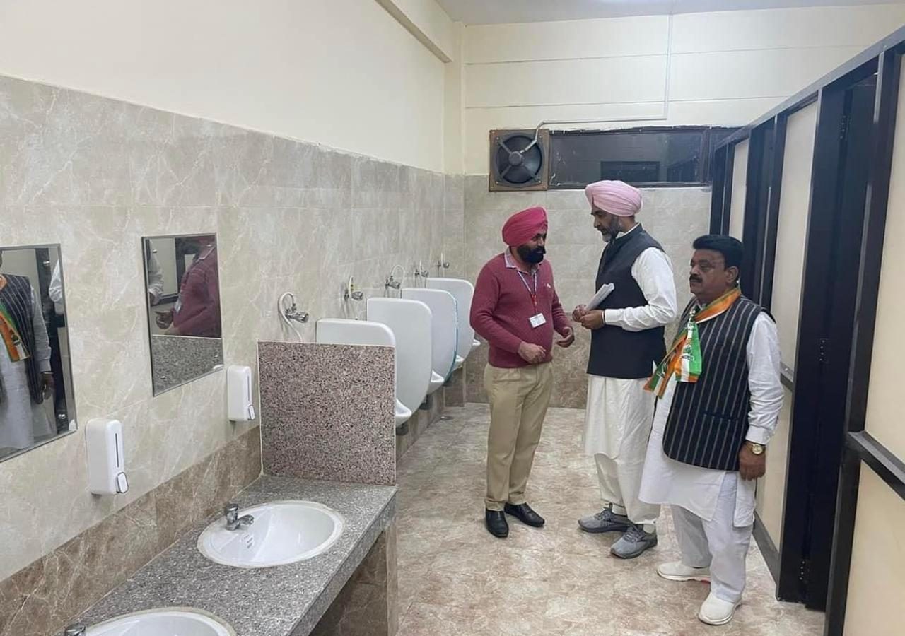  ਬਠਿੰਡਾ ਦੇ ਇਸ ਸਰਕਾਰੀ ਸਕੂਲ ਨੂੰ ਦੇਖ ਕੇ ਪੰਜਾਬ ਦੇ ਸਕੂਲ ਬਣਾਉਣ, ਜਿਸ ਦੀਆਂ ਤਸਵੀਰਾਂ ਵੀ ਸੋਸ਼ਲ ਮੀਡੀਆ 'ਤੇ ਪਾਈਆਂ ਗਈਆਂ ਹਨ।