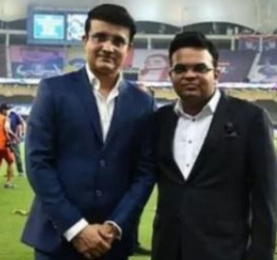 ਬੀਸੀਸੀਆਈ (BCCI) ਦੇ ਪ੍ਰਧਾਨ ਸੌਰਵ ਗਾਂਗੁਲੀ (Saurav Ganguly) ਅਤੇ ਸਕੱਤਰ ਜੈ ਸ਼ਾਹ (Jai Shah) ਅੰਤਰਰਾਸ਼ਟਰੀ ਕ੍ਰਿਕਟ ਕੌਂਸਲ (ICC) ਦੇ ਪ੍ਰਧਾਨ ਦੇ ਅਹੁਦੇ ਲਈ ਆਹਮੋ-ਸਾਹਮਣੇ ਹੋ ਸਕਦੇ ਹਨ। ਮੀਡੀਆ ਰਿਪੋਰਟ 'ਚ ਦਾਅਵਾ ਕੀਤਾ ਗਿਆ ਹੈ ਕਿ ਗਾਂਗੁਲੀ ਅਤੇ ਜੈ ਸ਼ਾਹ ਦੋਵੇਂ ਹੀ ਆਈਸੀਸੀ ਪ੍ਰਧਾਨ (ICC President) ਬਣਨ ਦੇ ਚਾਹਵਾਨ ਹਨ ਅਤੇ ਇਸ ਅਹੁਦੇ ਲਈ ਦੋਵਾਂ ਵਿਚਾਲੇ ਸਿੱਧਾ ਮੁਕਾਬਲਾ ਹੋ ਸਕਦਾ ਹੈ।