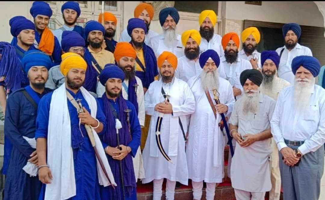 Request from youth to stay with Jathedar along with traditional weapons