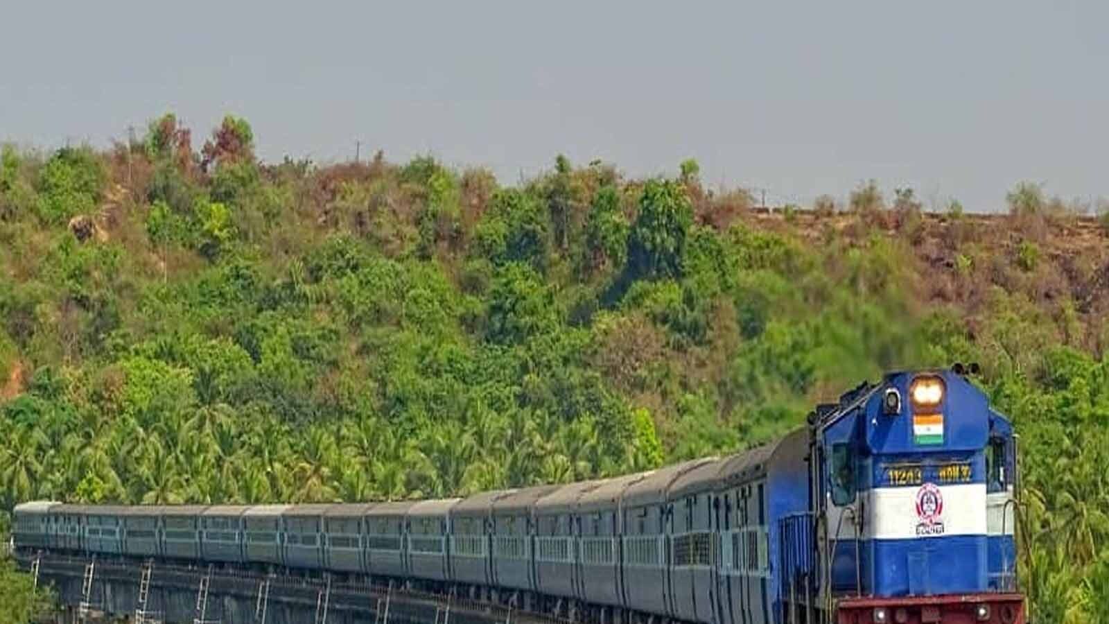 Hill Roop Train ਰੇਲ ਯਾਤਰਾ ਦੇ ਇਹ 6 ਰੂਟ ਹਨ ਬੇਹੱਦ ਖੂਬਸੂਰਤ, ਇੱਕ ਵਾਰ ਜ਼ਰੂਰ ਕਰੋ ਇਨ੍ਹਾਂ ਦਾ ਸਫਰ ...