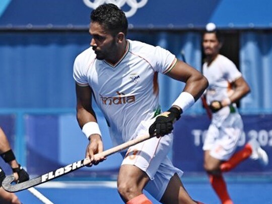 CWG 2022, Men’s Hockey India vs Ghana: ਭਾਰਤੀ ਪੁਰਸ਼ ਹਾਕੀ ਟੀਮ ਨੇ ਰਾਸ਼ਟਰਮੰਡਲ ਖੇਡਾਂ 2022 ਦੇ ਆਪਣੇ ਪਹਿਲੇ ਮੈਚ ਵਿੱਚ ਘਾਨਾ ਨੂੰ 11-0 ਨਾਲ ਹਰਾਇਆ। ਭਾਰਤੀ ਹਾਕੀ ਟੀਮ ਦੇ ਸਟਾਰ ਖਿਡਾਰੀ ਹਰਮਨਪ੍ਰੀਤ ਸਿੰਘ(Harmanpreet Singh) ਨੇ ਹੈਟ੍ਰਿਕ ਗੋਲ ਦਾਗਿਆ। ਭਾਰਤੀ ਟੀਮ ਨੇ ਉਮੀਦ ਮੁਤਾਬਕ ਘਾਨਾ ਨੂੰ ਇਸ ਗੜਬੜੀ 'ਚ ਉਭਰਨ ਦਾ ਮੌਕਾ ਵੀ ਨਹੀਂ ਦਿੱਤਾ।