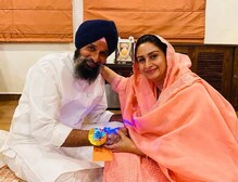 ਹਰਸਿਮਰਤ ਬਾਦਲ ਨੇ ਭਰਾ ਮਜੀਠੀਆ ਤੇ ਸੁਖਬੀਰ ਬਾਦਲ ਨੇ ਵੱਡੀ ਭੈਣ ਨਾਲ ਮਨਾਈ ਰੱਖੜੀ ਹਰਸਿਮਰਤ ਬਾਦਲ ਨੇ ਭਰਾ ਮਜੀਠੀਆ ਤੇ ਸੁਖਬੀਰ ਬਾਦਲ ਨੇ ਵੱਡੀ ਭੈਣ ਨਾਲ ਮਨਾਈ ਰੱਖੜੀ