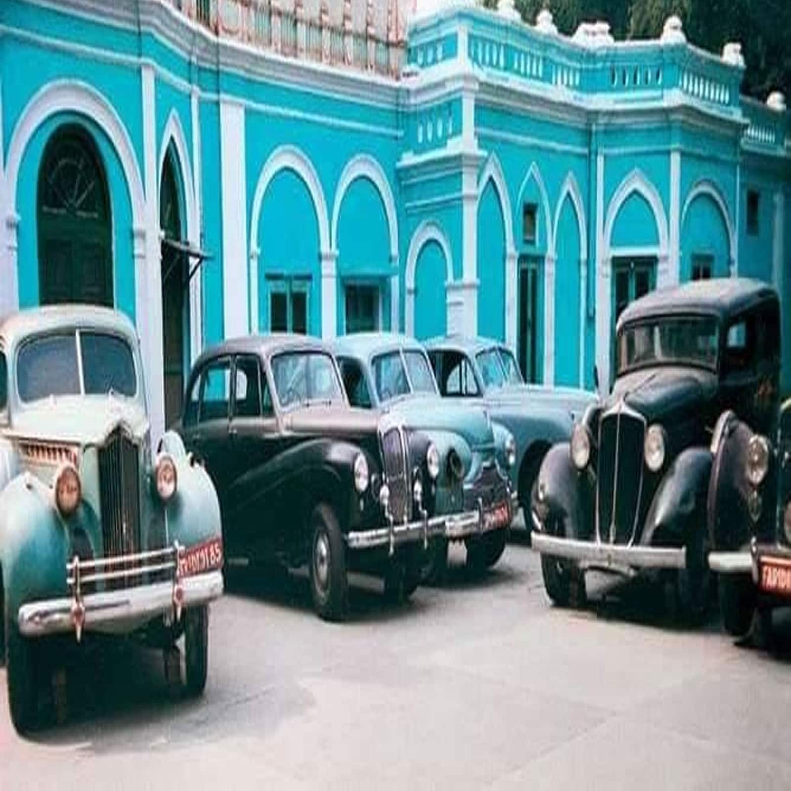 ਮਹਾਰਾਜ ਹਰਿੰਦਰ ਸਿੰਘ ਬਰਾੜ ਦੀ ਜਾਇਦਾਦ ਦੀ ਗੱਲ ਕਰੀਏ ਤਾਂ 300 ਏਕੜ ਜ਼ਮੀਨ, ਫਰੀਦਕੋਟ ਦਾ ਇੱਕ ਹਵਾਈ ਅੱਡਾ, ਤਿੰਨ ਜਹਾਜ਼, ਦੋ ਕਿਲੇ, ਫਰੀਦਕੋਟ ਦਾ ਪੈਲੇਸ ਕੰਪਲੈਕਸ, ਕੋਪਰਨਿਕਸ ਰੋਡ, ਨਵੀਂ ਦਿੱਲੀ ਵਿਖੇ ਫਰੀਦਕੋਟ ਹਾਊਸ, ਮਨੀਮਾਜਰਾ, ਚੰਡੀਗੜ੍ਹ ਦਾ ਕਿਲਾ, ਸੋਨਾ, ਹੀਰਾ ਅਤੇ ਹੋਰ ਸਮਾਨ ਸ਼ਾਮਲ ਹੈ। ਇਸ ਦੇ ਨਾਲ ਹੀ ਉਨ੍ਹਾਂ ਦੇ ਸ਼ਿਮਲਾ 'ਚ ਵੀ ਕਰੋੜਾਂ ਦੇ ਵਿਲਾ ਹਨ। ਇਸ ਦੇ ਨਾਲ ਹੀ, ਸ਼ਾਹੀ ਪਰਿਵਾਰ ਕੋਲ ਰੋਲਸ ਰਾਇਸ, ਬੈਂਟਲੇ ਸਮੇਤ ਕਈ ਵਿੰਟੇਜ ਕਾਰਾਂ ਹਨ ਅਤੇ ਕਈ ਮਹਿੰਗੀਆਂ ਅਤੇ ਵਿੰਟੇਜ ਕਾਰਾਂ ਹਨ।