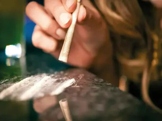 6 Pakistani Arrest with 200kg Heroine: ਭਾਰਤੀ ਜਲ ਸੈਨਾ ਅਤੇ ਐਨਸੀਬੀ ਨੂੰ ਸਮੁੰਦਰ ਵਿੱਚ ਸਾਂਝੇ ਆਪਰੇਸ਼ਨ ਦੌਰਾਨ ਵੱਡੀ ਸਫਲਤਾ ਮਿਲੀ ਹੈ। ਕੋਚੀ ਦੇ ਤੱਟ 'ਤੇ ਸਮੁੰਦਰ 'ਚ ਇਕ ਪਾਕਿਸਤਾਨੀ ਕਿਸ਼ਤੀ 'ਚੋਂ 200 ਕਿਲੋ ਹੈਰੋਇਨ ਬਰਾਮਦ ਹੋਈ ਹੈ, ਜਿਸ ਦੀ ਕੀਮਤ ਕਰੋੜਾਂ ਰੁਪਏ ਦੱਸੀ ਜਾ ਰਹੀ ਹੈ। ਇੰਨਾ ਹੀ ਨਹੀਂ ਏਜੰਸੀ ਨੇ 6 ਵਿਦੇਸ਼ੀ ਨਾਗਰਿਕਾਂ ਨੂੰ ਵੀ ਗ੍ਰਿਫਤਾਰ ਕੀਤਾ ਹੈ।