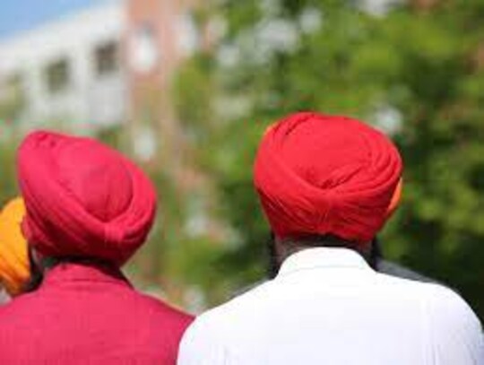 ਤਿੰਨ ਸਿੱਖ ਰੰਗਰੂਟਾਂ ਨੇ ਡਿਸਟ੍ਰਿਕਟ ਆਫ਼ ਕੋਲੰਬੀਆ ਦੀ ਸੰਘੀ ਅਦਾਲਤ ਵਿੱਚ ਆਪਣੇ ਵਾਲ ਕੱਟਣ ਅਤੇ ਦਾੜ੍ਹੀ ਨੂੰ ਕਟਵਾਉਣ ਦੇ ਕੋਰ ਦੇ ਬੂਟ ਕੈਂਪ ਨਿਯਮ ਤੋਂ  ਛੋਟ ਪ੍ਰਾਪਤ ਕਰਨ ਲਈ ਅਪੀਲ ਕੀਤੀ 