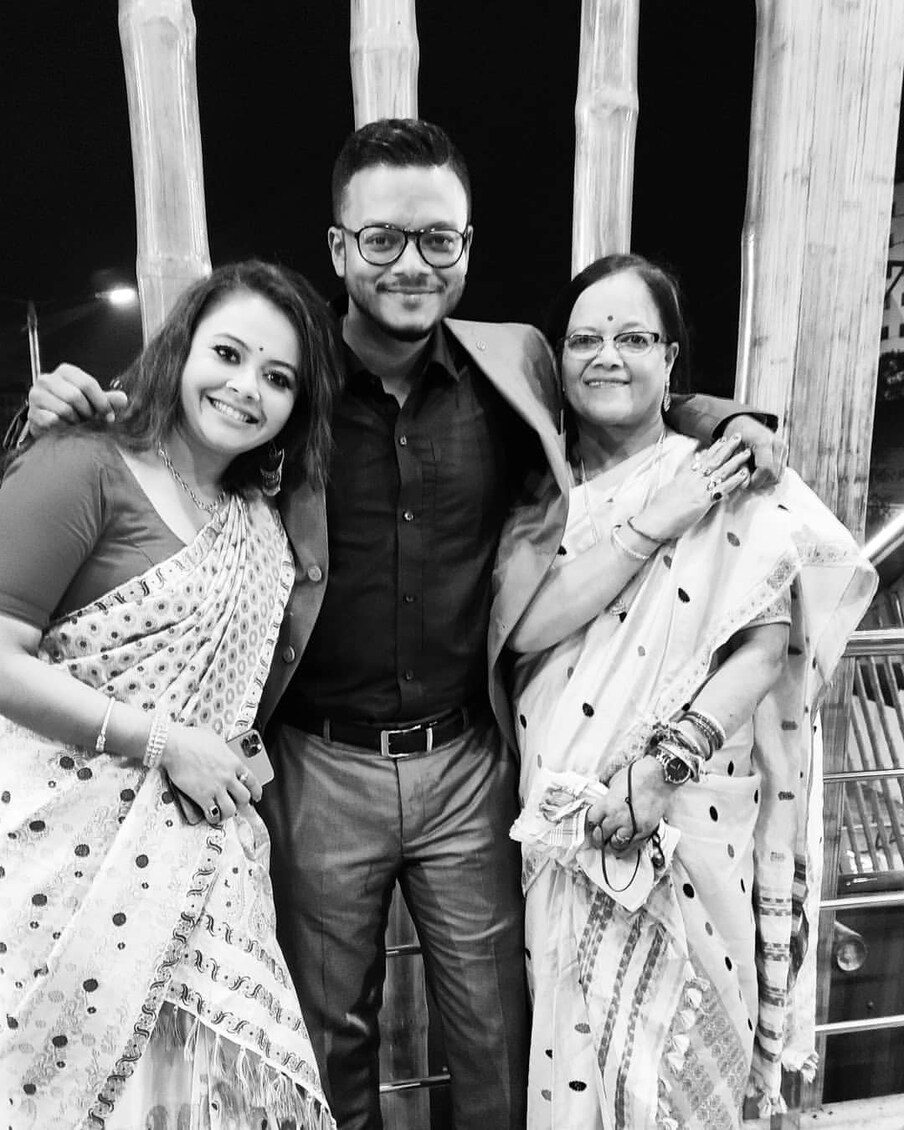  ਨਵੀਂ ਦਿੱਲੀ: ਮਸ਼ਹੂਰ ਟੀਵੀ ਸੀਰੀਅਲ 'ਸਾਥ ਨਿਭਾਨਾ ਸਾਥੀਆ' ਨਾਲ ਆਪਣੀ ਪਛਾਣ ਬਣਾਉਣ ਵਾਲੀ ਅਦਾਕਾਰਾ ਦੇਵੋਲੀਨਾ ਭੱਟਾਚਾਰਜੀ ਨੇ ਹਾਲ ਹੀ 'ਚ ਆਪਣੇ ਬੁਆਏਫ੍ਰੈਂਡ ਜਿਮ ਟਰੇਨਰ ਸ਼ਾਹਨਵਾਜ਼ ਸ਼ੇਖ ਨਾਲ ਸੱਤ ਫੇਰੇ ਲਏ। ਉਨ੍ਹਾਂ ਨੇ ਅਚਾਨਕ ਵਿਆਹ ਕਰਵਾ ਕੇ ਸਭ ਨੂੰ ਹੈਰਾਨ ਕਰ ਦਿੱਤਾ। (ਫੋਟੋ: Instagram @mister_andeep)