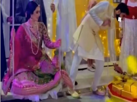 ਵਿਆਹ 'ਚ ਪਾਕਿਸਤਾਨੀ ਕਾਰੋਬਾਰੀ ਨੇ ਧੀ ਨੂੰ ਸੋਨੇ ਦੀਆਂ ਇੱਟਾਂ ਨਾਲ ਤੋਲਿਆ 