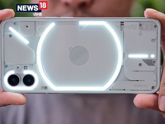 ਕੰਪਨੀ ਆਪਣਾ ਨਵਾਂ ਸਮਾਰਟਫੋਨ Nothing Phone 2 ਲਿਆਉਣ ਦੀ ਤਿਆਰੀ ਕਰ ਰਹੀ ਹੈ। ਹਾਲਾਂਕਿ ਕੰਪਨੀ ਨੇ ਇਸ ਬਾਰੇ ਕੋਈ ਅਧਿਕਾਰਤ ਜਾਣਕਾਰੀ ਸਾਂਝੀ ਨਹੀਂ ਕੀਤੀ ਹੈ, ਪਰ ਕੁਝ ਸੰਕੇਤ ਜ਼ਰੂਰ ਸਾਹਮਣੇ ਆਏ ਹਨ।