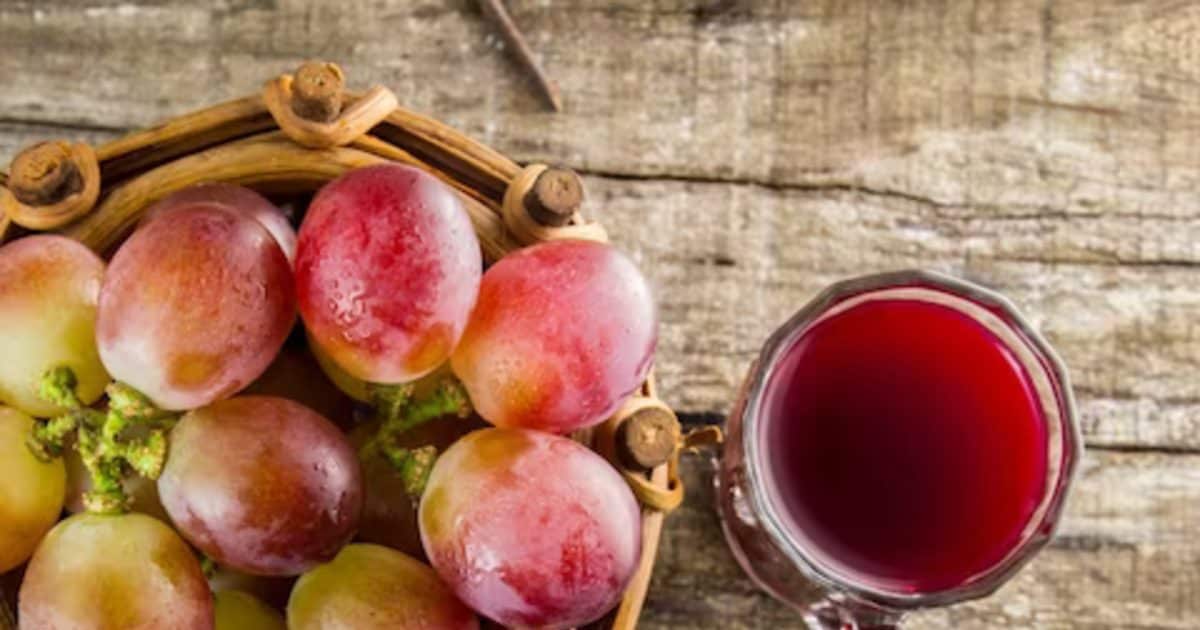 Red grapes have a low glycemic index which is beneficial for diabetics