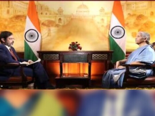 ਕੇਂਦਰੀ ਵਿੱਤ ਮੰਤਰੀ ਨਿਰਮਲਾ ਸੀਤਾਰਮਨ ਨੇ CNN-News18 ਨਾਲ ਵਿਸ਼ੇਸ਼ ਤੌਰ 'ਤੇ ਗੱਲ ਕੀਤੀ ਅਤੇ ਕਿਹਾ, 'ਮੈਂ ਵਿਦੇਸ਼ਾਂ ਤੋਂ ਆਉਣ ਵਾਲੇ ਲੋਕਾਂ ਨਾਲ ਸੈਰ-ਸਪਾਟੇ ਵਿੱਚ ਮਹੱਤਵਪੂਰਨ ਬਦਲਾਅ ਦੇਖਣ ਦੀ ਉਮੀਦ ਕਰਦੀ ਹਾਂ। ਇਹ ਅਰਥਵਿਵਸਥਾ ਨੂੰ ਸਰਗਰਮ ਰੱਖਣ ਦਾ ਵਧੀਆ ਤਰੀਕਾ ਹੋਵੇਗਾ।”