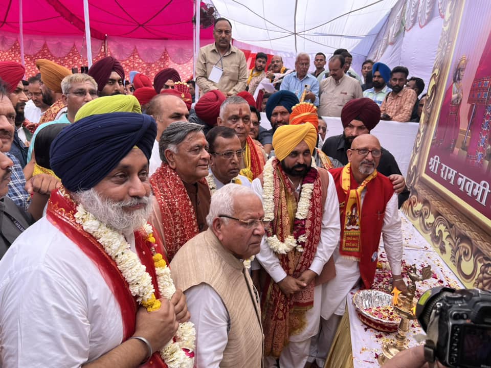 Sukhbir Singh Bada, Bhagwant Singh Mann, Devi Talaab Mandir, Jalndhar, group photo, BJP
