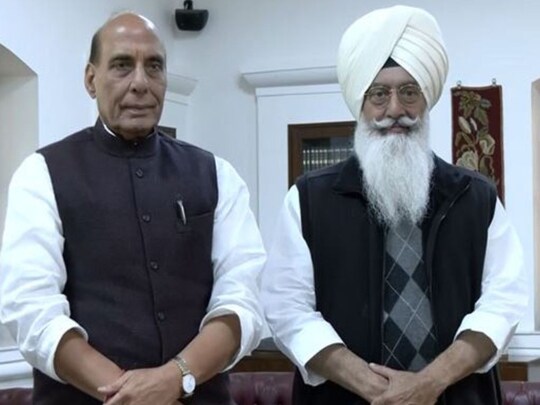 ਰੱਖਿਆ ਮੰਤਰੀ ਰਾਜਨਾਥ ਸਿੰਘ ਡੇਰਾ ਬਿਆਸ ਪੁੱਜੇ, ਸੰਤ ਗੁਰਿੰਦਰ ਸਿੰਘ ਨਾਲ ਕੀਤੀ ਮੁਲਾਕਾਤ (Pic-ANI)