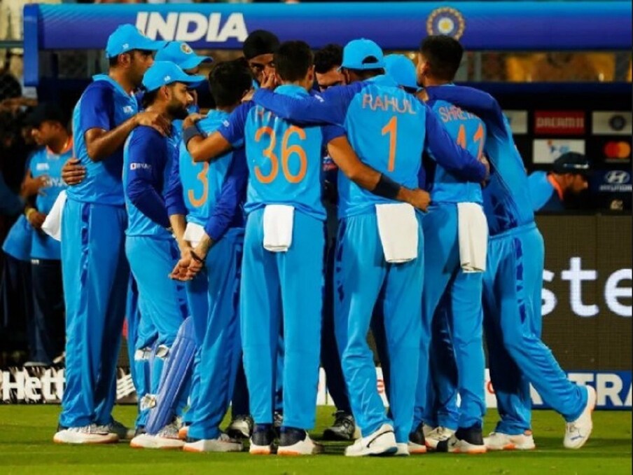  ਭਾਰਤੀ ਪਲੇਇੰਗ ਇਲੈਵਨ ਵਿੱਚੋਂ ਚੁਣਿਆ ਜਾਵੇਗਾ: ਭਾਰਤ: ਰੋਹਿਤ ਸ਼ਰਮਾ (ਕਪਤਾਨ), ਵਿਰਾਟ ਕੋਹਲੀ, ਸ਼੍ਰੇਅਸ ਅਈਅਰ, ਕੇਐਲ ਰਾਹੁਲ, ਸ਼ੁਭਮਨ ਗਿੱਲ, ਸੂਰਿਆਕੁਮਾਰ ਯਾਦਵ, ਤਿਲਕ ਵਰਮਾ, ਈਸ਼ਾਨ ਕਿਸ਼ਨ, ਹਾਰਦਿਕ ਪੰਡਯਾ (ਉਪ-ਕਪਤਾਨ), ਰਵਿੰਦਰ ਜਡੇਜਾ, ਅਕਸ਼ਰ ਪਟੇਲ , ਸ਼ਾਰਦੁਲ ਠਾਕੁਰ, ਜਸਪ੍ਰੀਤ ਬੁਮਰਾਹ, ਮੁਹੰਮਦ ਸ਼ਮੀ, ਮੁਹੰਮਦ ਸਿਰਾਜ, ਕੁਲਦੀਪ ਯਾਦਵ, ਪ੍ਰਸਿਧ ਕ੍ਰਿਸ਼ਨ, ਸੰਜੂ ਸੈਮਸਨ (ਰਿਜ਼ਰਵ)।(AP)