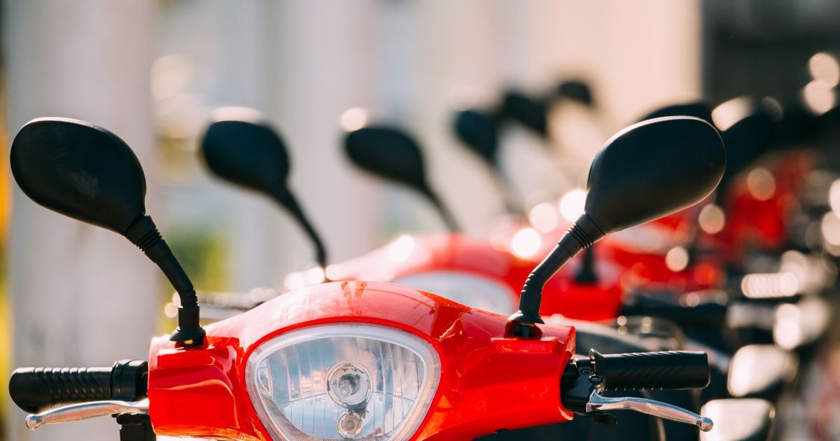 Greater Noida में लगा EV मेला, 200 कंपनियां और हजारों गाड़ियां, एक से