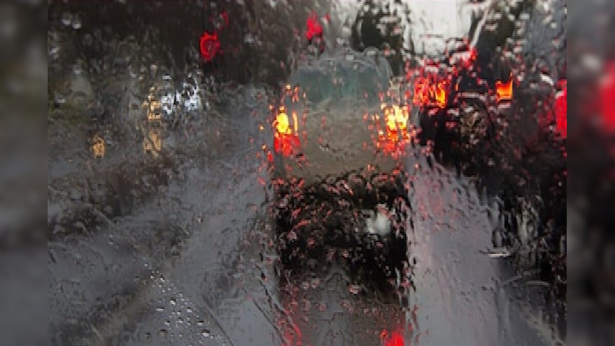 बारिश में कार चलाते समय खिड़कियों पर जम जाता है कोहरा तो इन 7 तरीकों से हटाएं, दुर्घटना से बचा जा सकता है