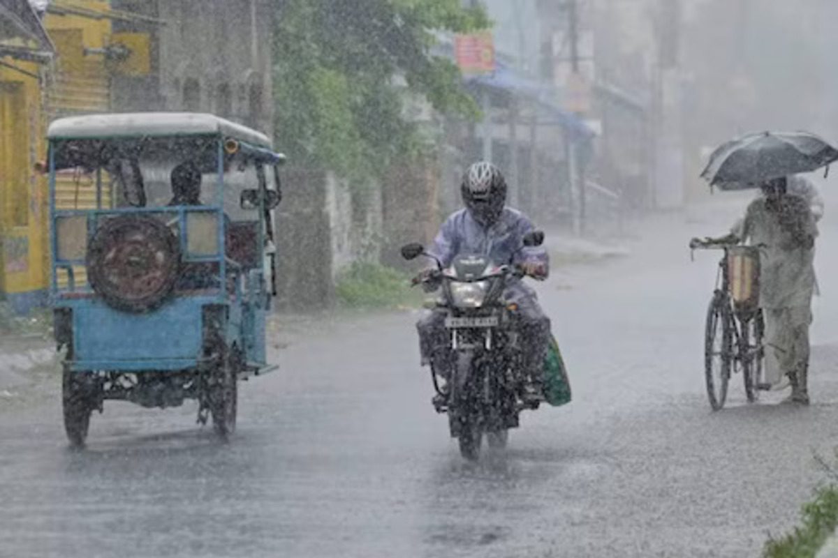 ਪੰਜਾਬ ਦੇ ਇਨ੍ਹਾਂ ਜ਼ਿਲ੍ਹਿਆਂ 'ਚ ਅਗਲੇ 24 ਘੰਟਿਆਂ 'ਚ ਭਾਰੀ ਤੋਂ ਬਹੁਤ ਭਾਰੀ ਮੀਂਹ ਦਾ ਅਲਰਟ Heavy rain may occur in many districts of Punjab today imd issued Alert – News18 ਪੰਜਾਬੀ