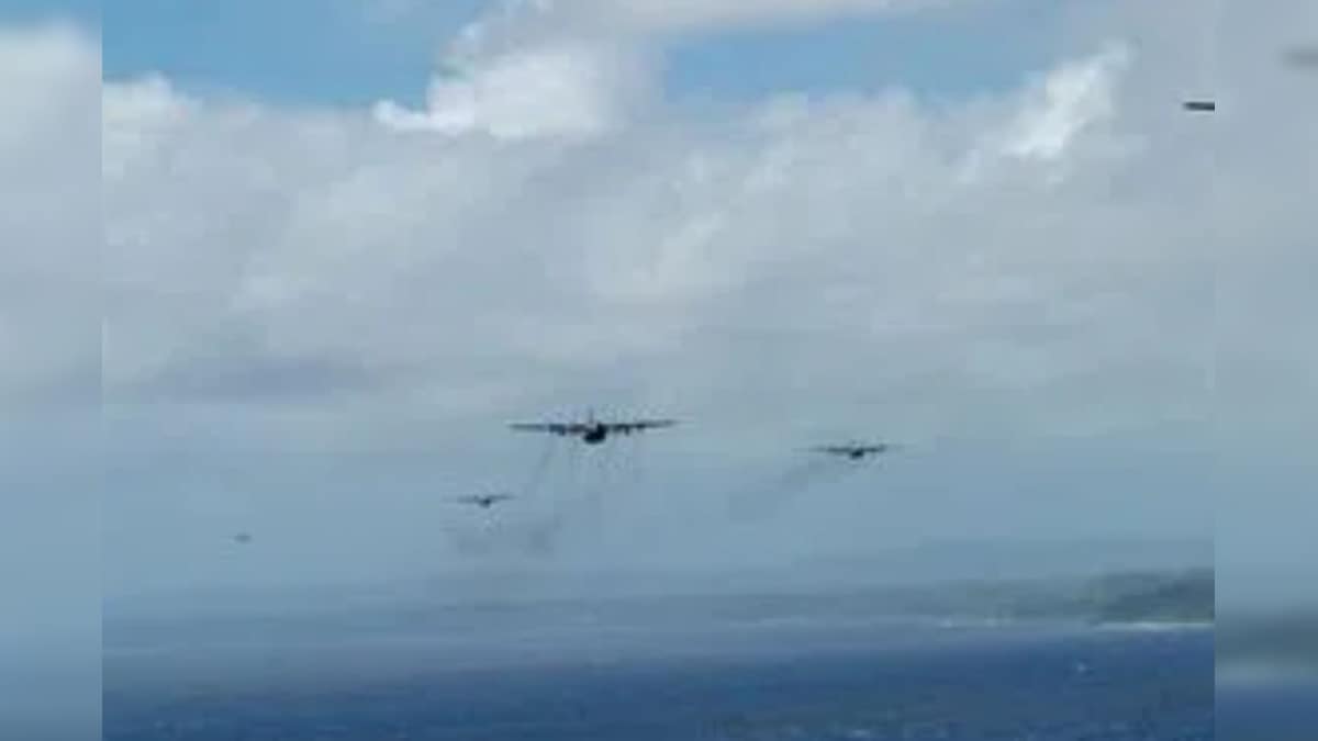 The American army mistakenly shot down its own plane by launching a missile attack