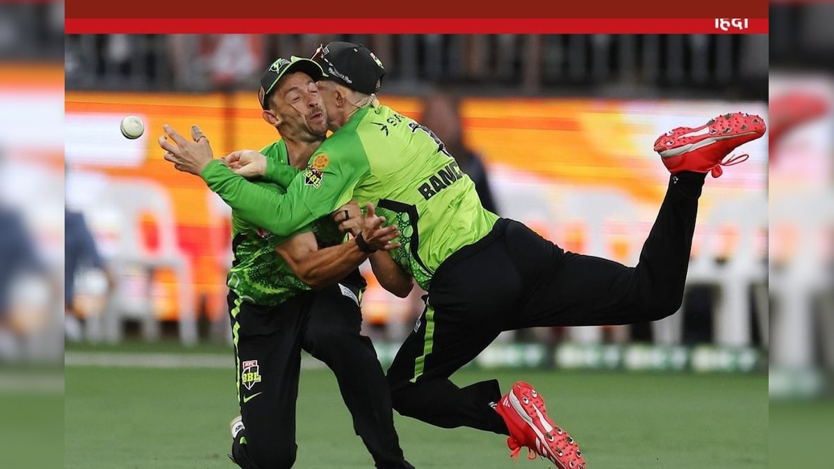 A painful collision occurred while catching, 2 players had to be taken to the hospital on a stretcher, see VIDEO