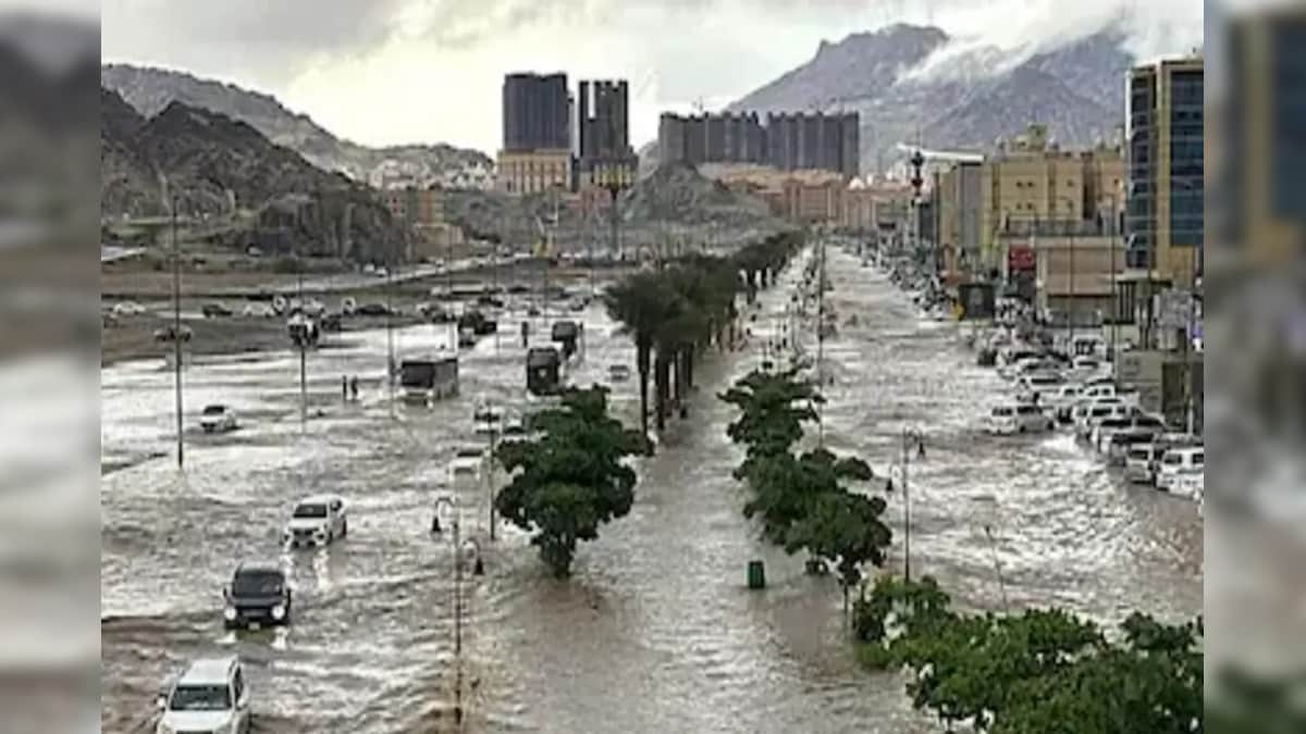 The desert of Saudi Arabia filled with water, heavy rains caused havoc in Mecca and Medina