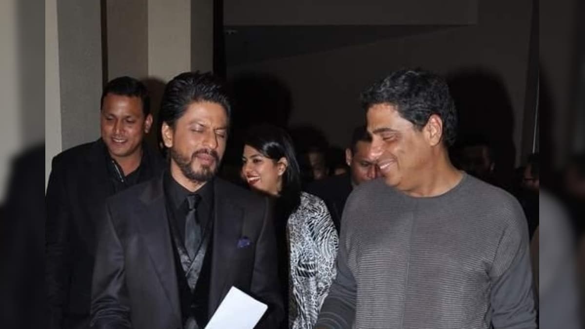 Touchbrushing selling Bollywood’s richest person, Shah Rukh Khan behind Shah Rukh Khan