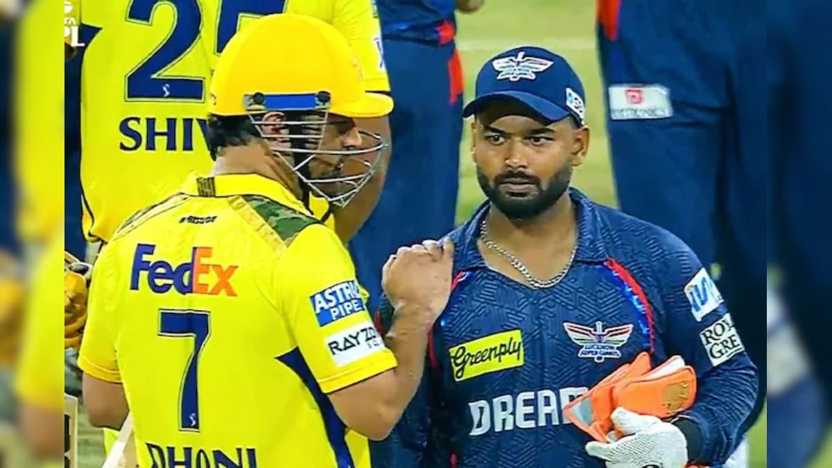 Dhoni, wash, first giving their team matching the second team Capt.