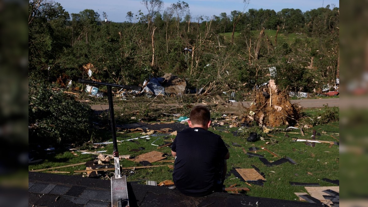 Destroyer, the terrible storm did everything destroyed, the lives of 27 people, thousand, thousands of people and the animals homeless