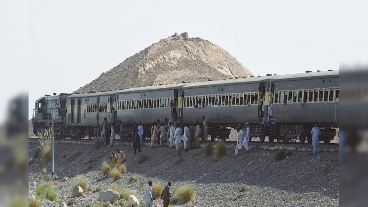 Hijack the tracks from the tracks that balcon 3 months ago, today the blast of the same jaffed express led by 4 box
