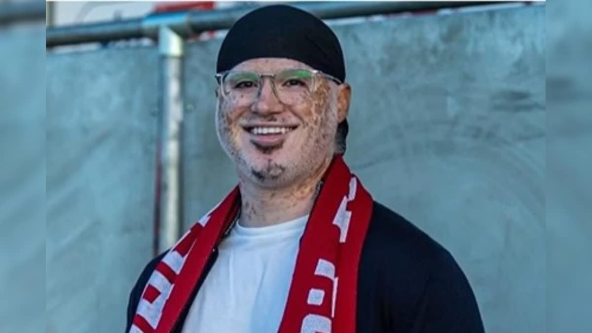 The first British Sikh Manager of Ashveer Singh Johal became the English Soccer Club