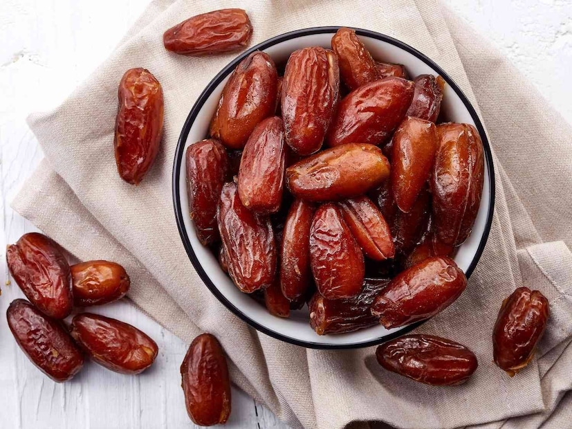   According to Ayurvedic doctors, raw dates have many beneficial properties. In addition, they are sweet, energizing, anti-fatigue and anti-diuretic. Rich in vitamins, protein, fiber, carbohydrates and sugar, they are considered a superfood. It is customary to eat dates during fasting to provide the required energy to the body.